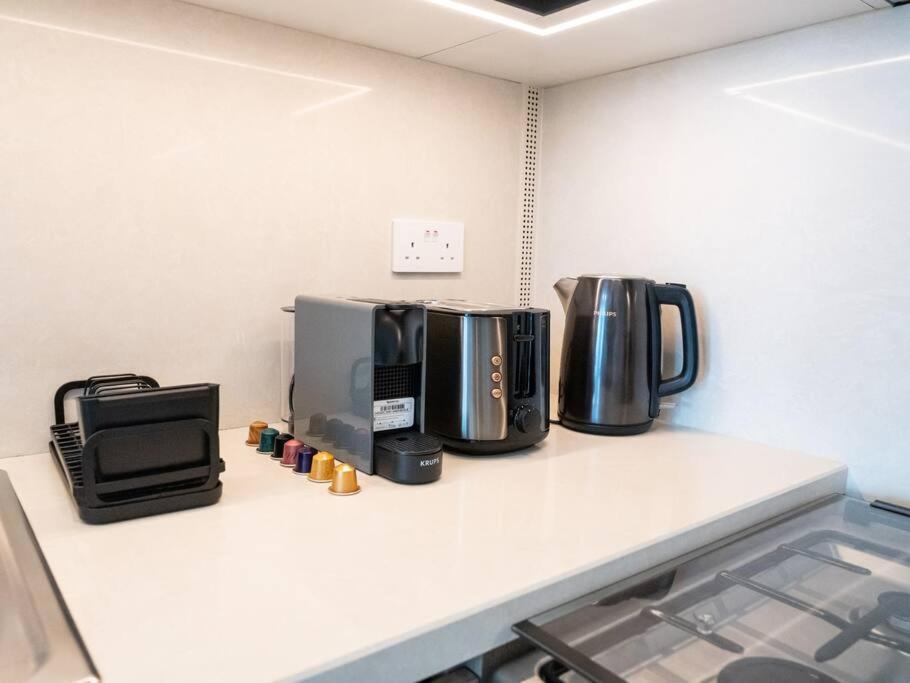 Luxury One Bedroom With Full Burj Khalifa View & Fountain View By Delujo *